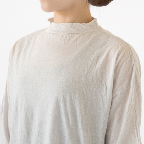 ふんわりした生地と相まって、リラックス感のある着心地(VINTAGE WHITE)