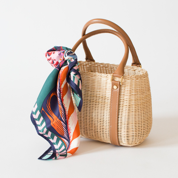 スカーフを巻いてアレンジ