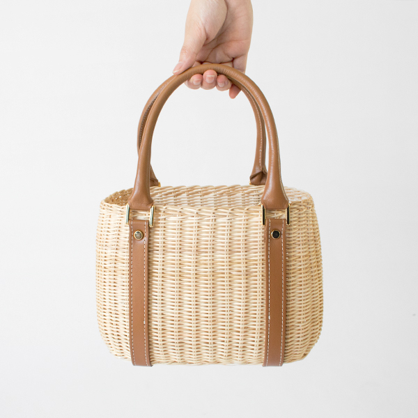 電車内で膝の上に置いてちょうどいいサイズ