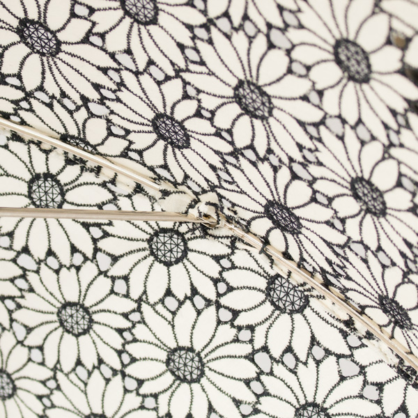 長傘にはロクロ巻きとダボ巻きを施しています(長傘 アイボリー) 長傘にはロクロ巻きとダボ巻きを施しています(長傘 アイボリー)