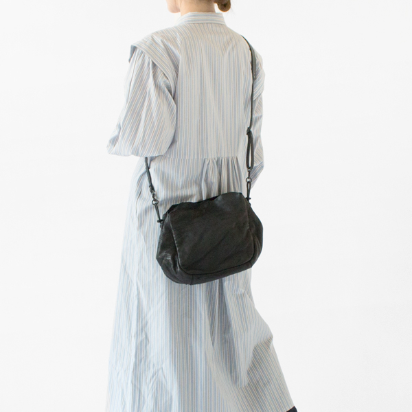 ショルダーバッグとして(CHARCOAL BLACK)