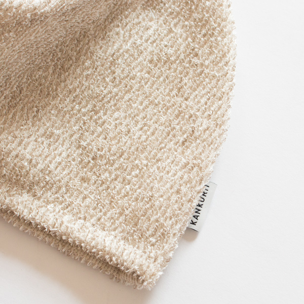 速乾性と吸水性の高いリネン素材で作らています(WHITE LINEN)