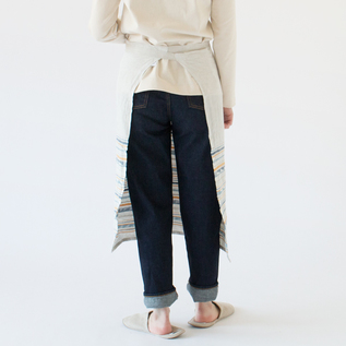 腰から下を覆うタイプのエプロンです(身長162cm・CLOUDBERRY BLUE) 腰から下を覆うタイプのエプロンです(身長162cm・CLOUDBERRY BLUE)