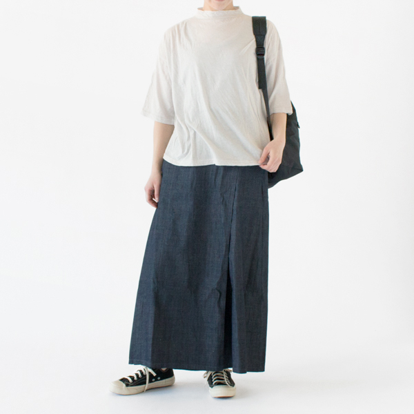 BLUE、身長162cm BLUE、身長162cm