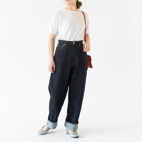 シンプルなアイテムと合わせてもぐっとおしゃれに仕上がります(25・身長162cm)