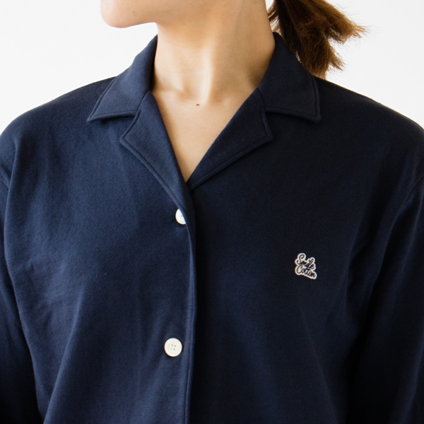 開襟でゆったりと着ることができます(NAVY)