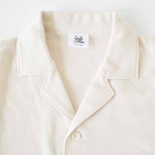 開襟で首回りもゆったり(LIGHT BEIGE) 開襟で首回りもゆったり(LIGHT BEIGE)