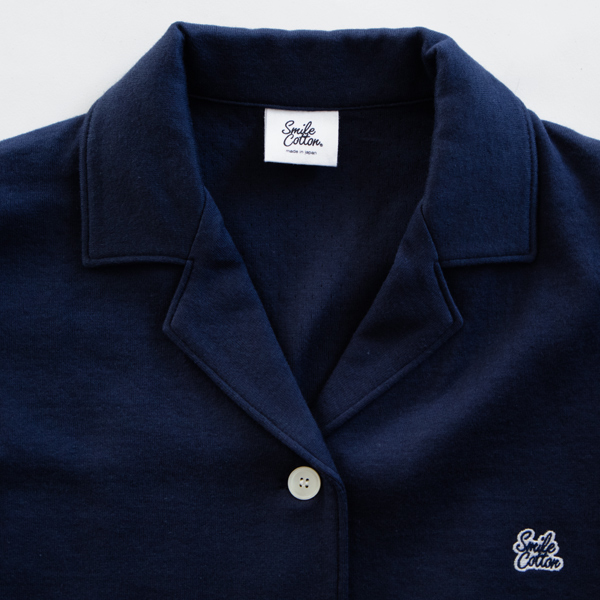 開襟でゆったりとした着心地(NAVY)