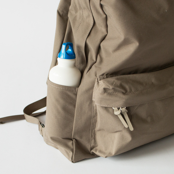 便利なボトルホルダー(DAILY DAYPACK)