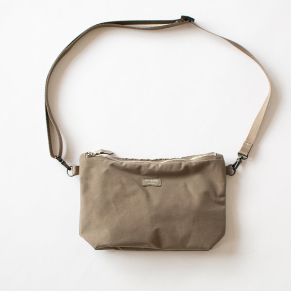 SIMPLICITY限定カラー GREIGE EDITION(W ZIP SHOULDER M)