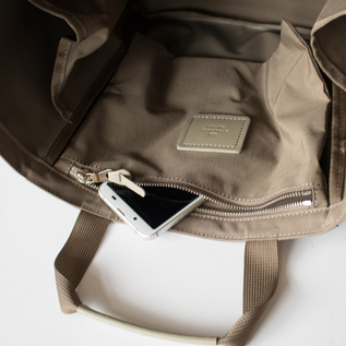 小物の整理に便利なポケット付き(B TOTE S) 小物の整理に便利なポケット付き(B TOTE S)
