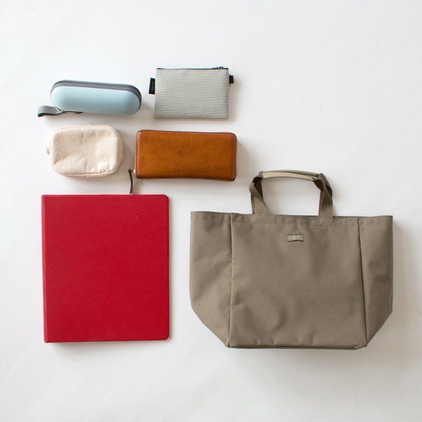 自転車のカゴにすっぽりと収まるサイズ感(B TOTE S)