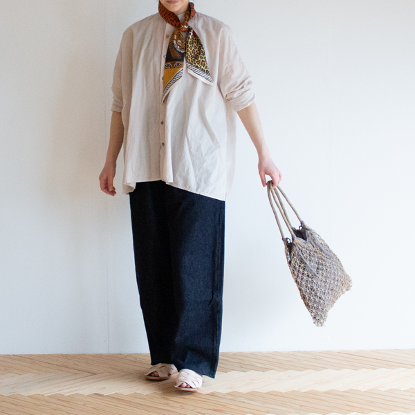 春夏の装いを軽やかに見せてくれます(身長162cm)