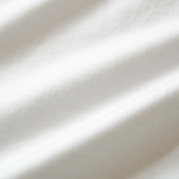 シルクのような光沢ととろみのある生地(WHITE)