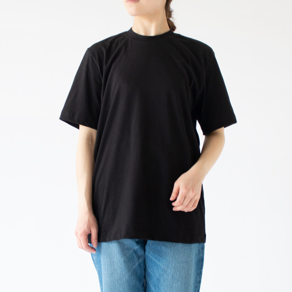 ユニセックスでご着用いただけるサイズ感です(身長162cm)