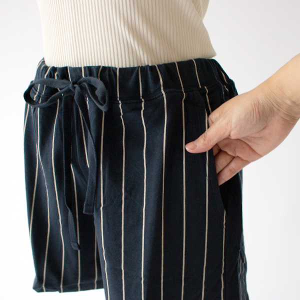 ポケット付きです(MULTICOLOUR)