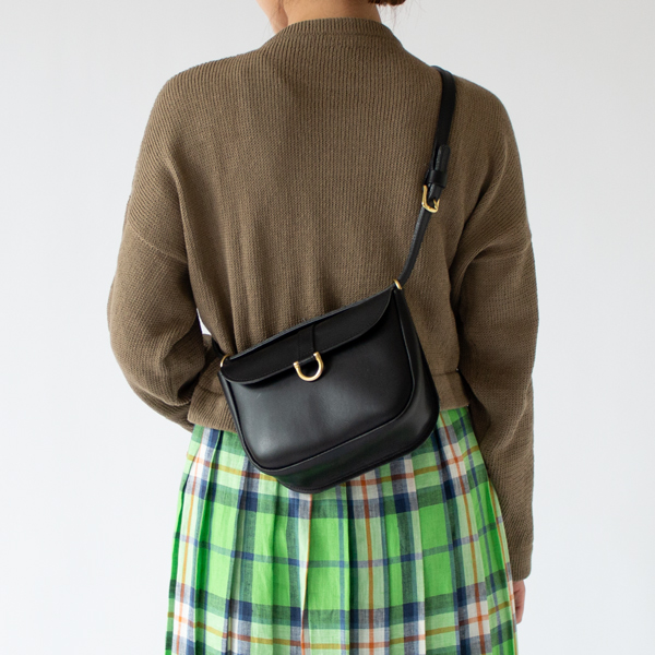 斜めがけもできる長さ（身長162cm・BLACK）