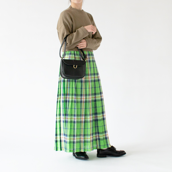 ショルダーストラップを二重に。雰囲気が変えられます（身長162cm・BLACK）