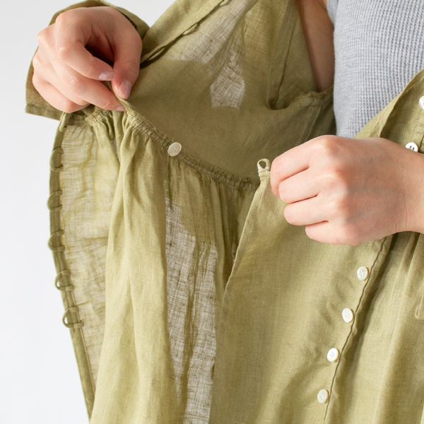 内側にもボタンがついています(GREEN)