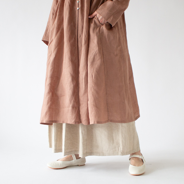 下にレイヤードするのもおすすめ(PINK BROWN)