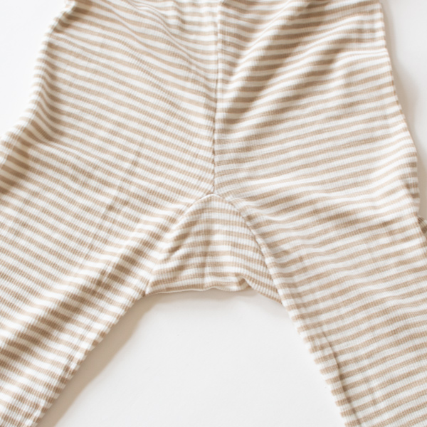 接ぎが入って動きやすいつくり(ベージュ) 接ぎが入って動きやすいつくり(ベージュ)