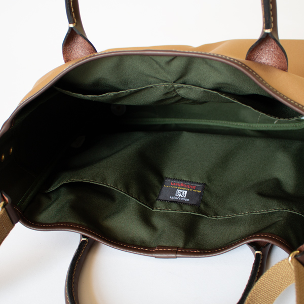 内ポケット付きです(KHAKI)