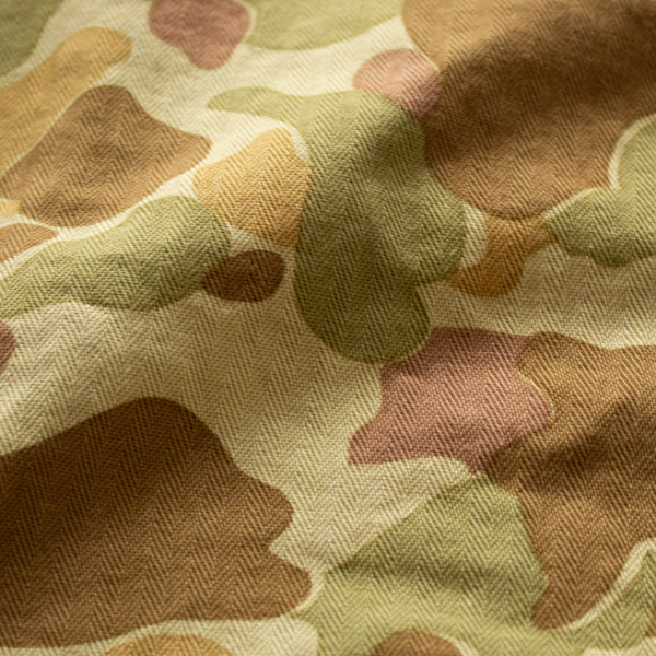 CAMOにはかつて米軍に支給されたミリタリーに実際に採用されていたヘリンボーン素材を使用(CAMO)