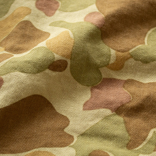 CAMOにはかつて米軍に支給されたミリタリーに実際に採用されていたヘリンボーン素材を使用(CAMO)