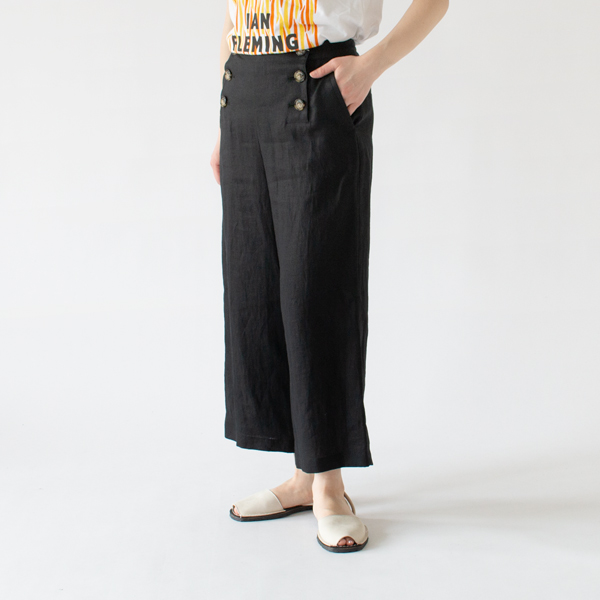 BLACK（着用サイズ：38、身長：162cm）
