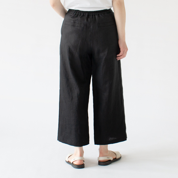 BLACK（着用サイズ：38、身長：162cm）