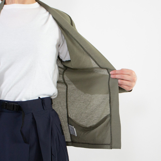 左内側に本体収納ポケットがあります(KHAKI) 左内側に本体収納ポケットがあります(KHAKI)