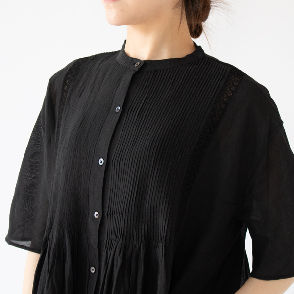 胸の下からふんわりと裾まで広がる形 胸の下からふんわりと裾まで広がる形