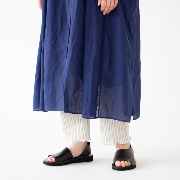 パンツやレギンスを合わせても楽しめます パンツやレギンスを合わせても楽しめます