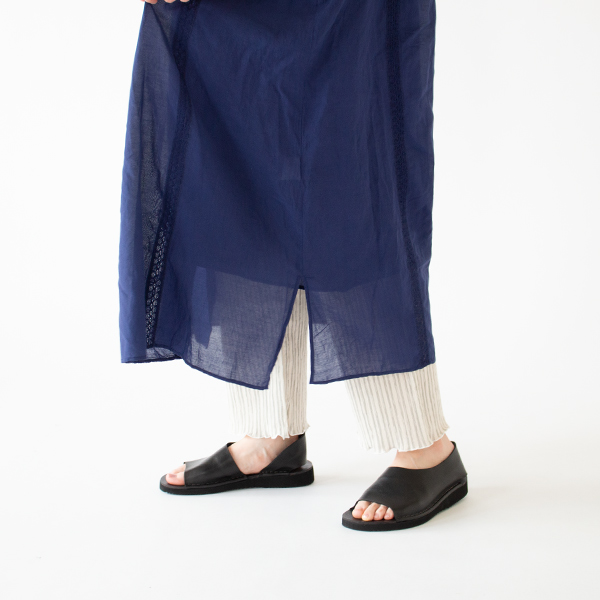 スリット入りで足捌きもよい スリット入りで足捌きもよい