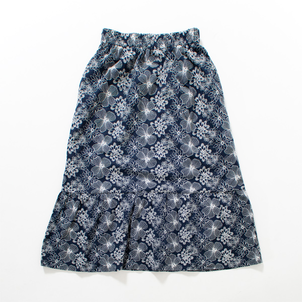 控えめのティアードで体型を選ばないシルエットのスカート(NAVY×WHITE) 控えめのティアードで体型を選ばないシルエットのスカート(NAVY×WHITE)