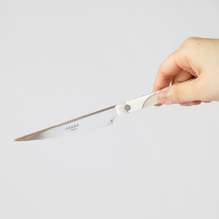 厚みのあるステーキも切りやすい鋭い刃のテーブルナイフ 厚みのあるステーキも切りやすい鋭い刃のテーブルナイフ