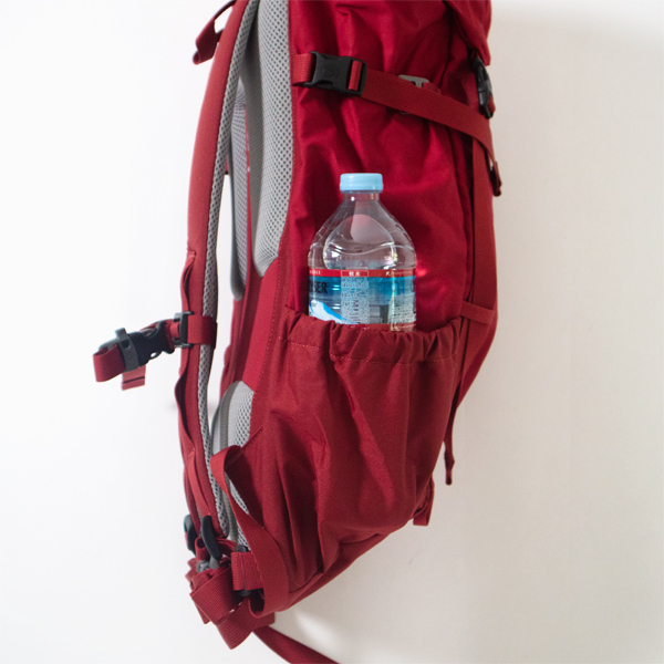 サイドのオープンポケットはゴムで伸縮します(Redwood) サイドのオープンポケットはゴムで伸縮します(Redwood)