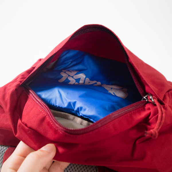 雨蓋も収納になっています(Redwood) 雨蓋も収納になっています(Redwood)