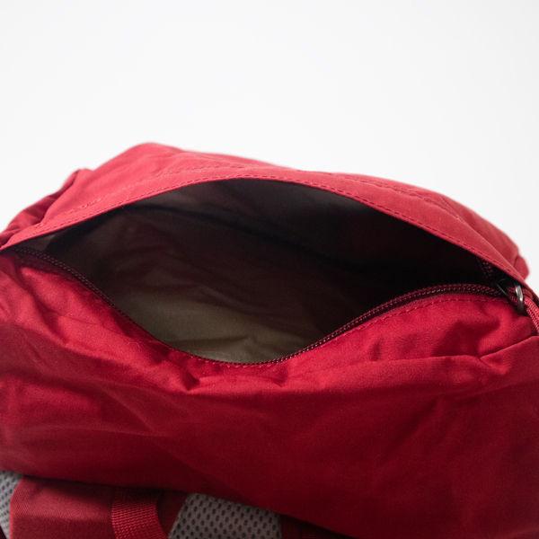 雨蓋も収納になっています(Redwood) 雨蓋も収納になっています(Redwood)