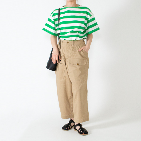 肌なじみよく洗練された雰囲気のBEIGE(BEIGE・身長162cm)