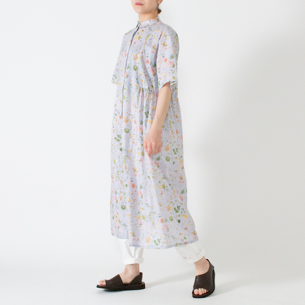 濃色レギンス代わりにホワイトジーンズで足元軽やかに(162cm・Mサイズ) 濃色レギンス代わりにホワイトジーンズで足元軽やかに(162cm・Mサイズ)