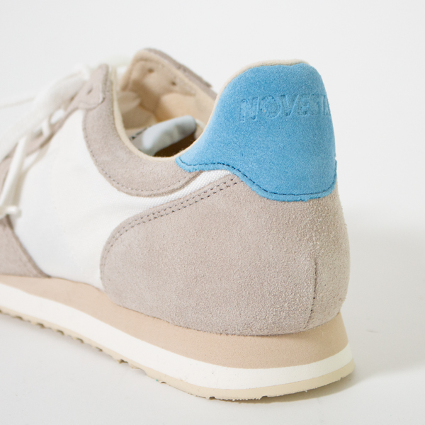 柔らかなBABY BLUEが踵とつま先に入っています。 柔らかなBABY BLUEが踵とつま先に入っています。