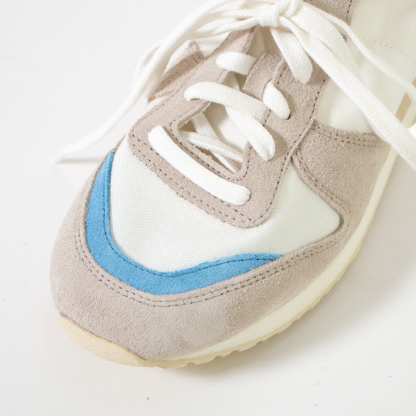 柔らかなBABY BLUEが踵とつま先に入っています。 柔らかなBABY BLUEが踵とつま先に入っています。