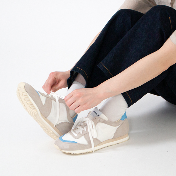 スニーカーならではの履きやすさと、すっきりとしたNOVESTAらしいスタイリッシュな形。 スニーカーならではの履きやすさと、すっきりとしたNOVESTAらしいスタイリッシュな形。