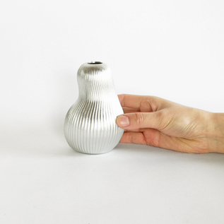 フラワーベース suzu／能作（のうさく）｜愛着を持ってずっと使いたい