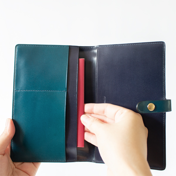 小さめの手帳や通帳などの収納に(モロッカンブルー)
