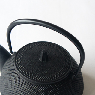 鉄瓶兼用急須 5型新アラレ IH対応／岩鋳（いわちゅう）｜愛着を持って