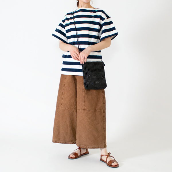 ゆるりとしたシルエット(NAVY・身長162cm)