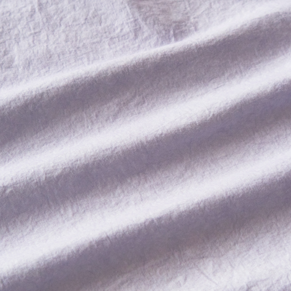 細かいシボ感とくすんだ質感が個性のある生地(PUR)