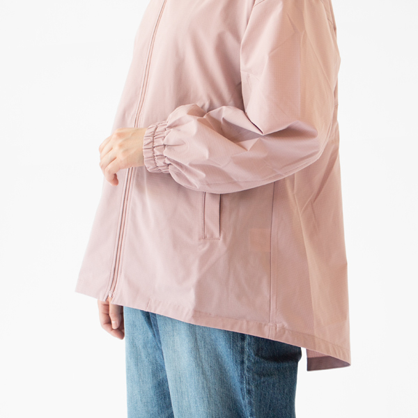 裾は前後で長さが異なるデザイン(CS-M)